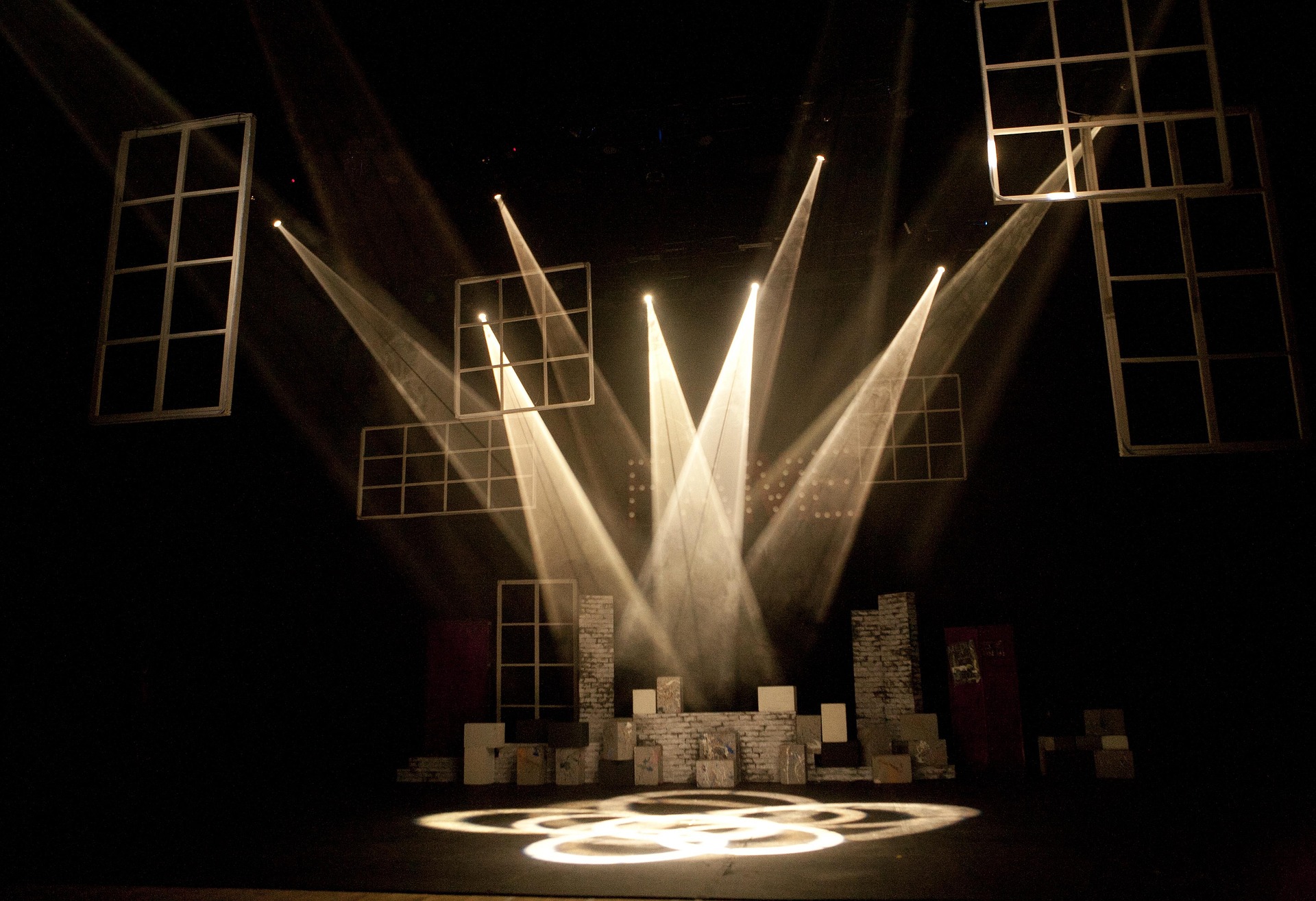 theater-stage-430552_1920